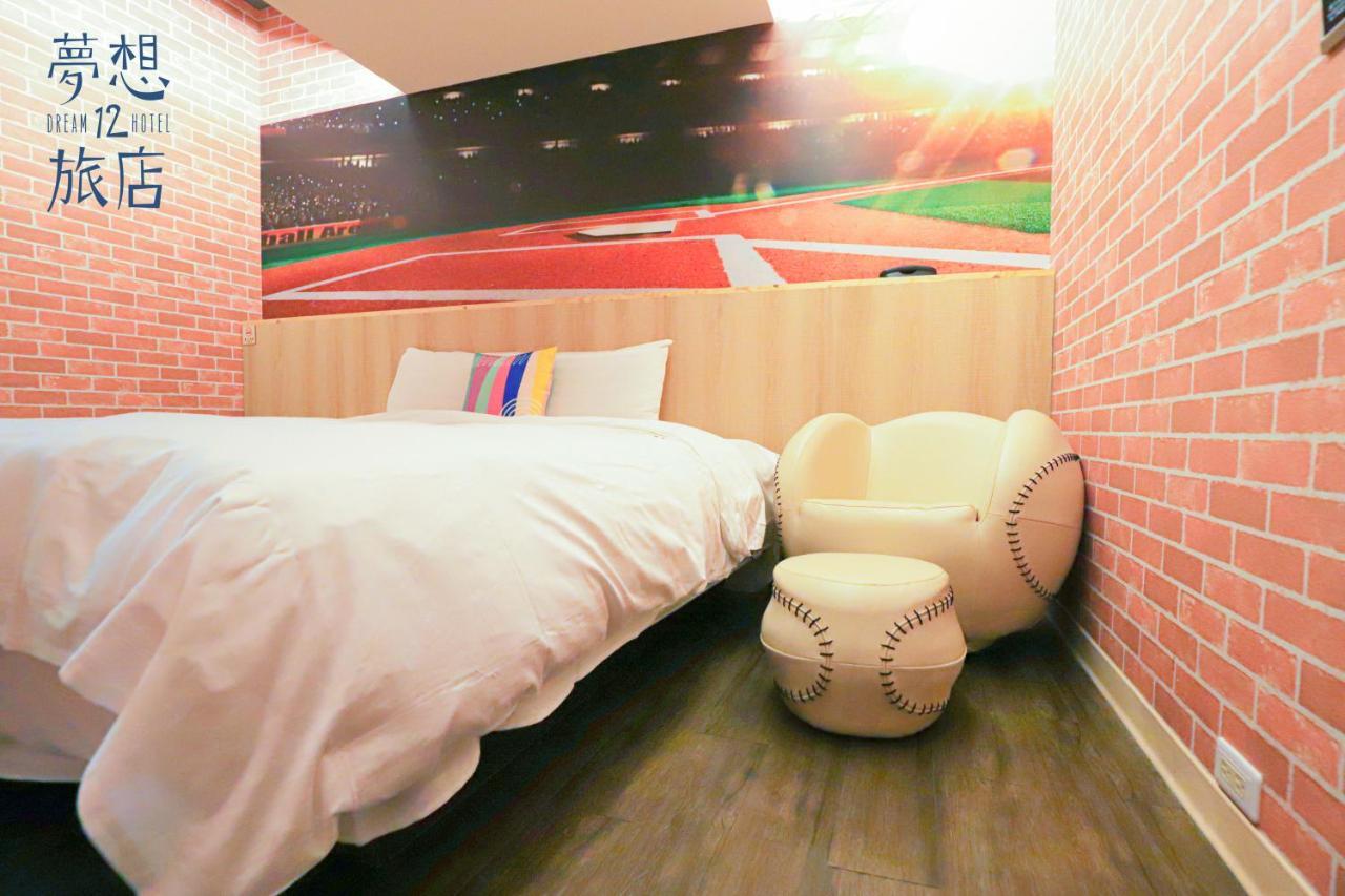 Dream 12 Hotel Taichung Exteriör bild